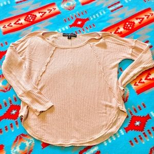 Almost Famous, size M, peach color